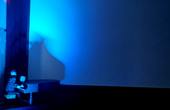 Erik Satie am Klavier...